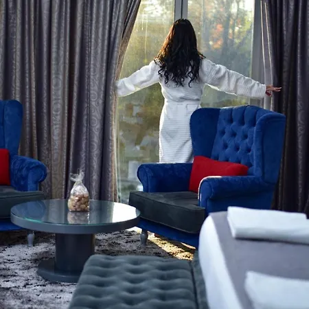 New W Ξενοδοχείο Τίρανα