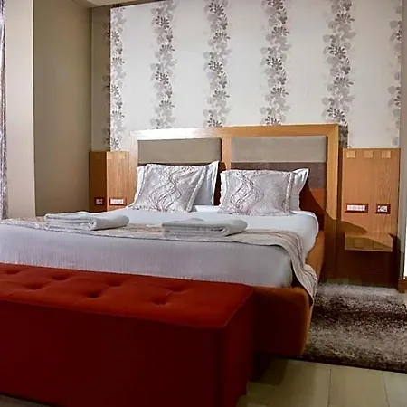 Hotel New W Tirana
