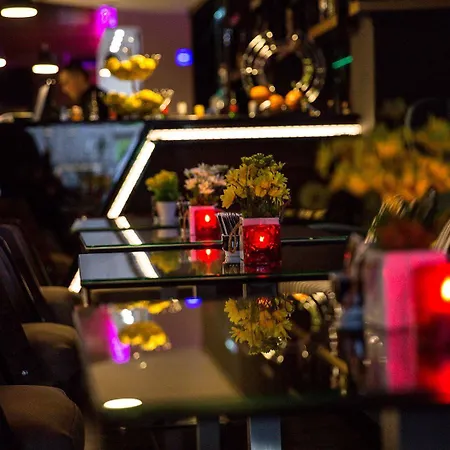 New W Ξενοδοχείο